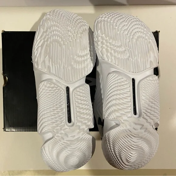 Under Armour Shoes M10.5 W12 Gray Sneaker Running Walking FLOW New - Picture 6 of 6